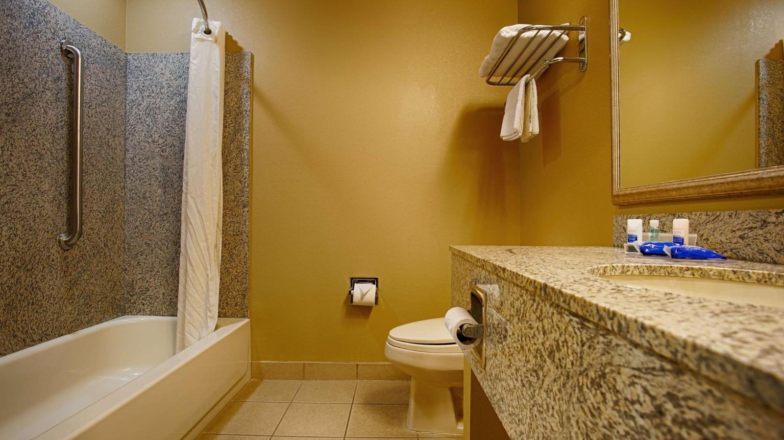 Best Western Plus Tulsa Woodland Hills Hotel and Suites Main image 2